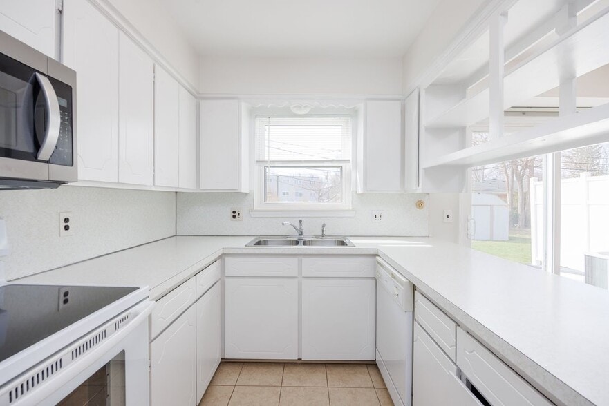 Building Photo - 1717 Nakota Rd