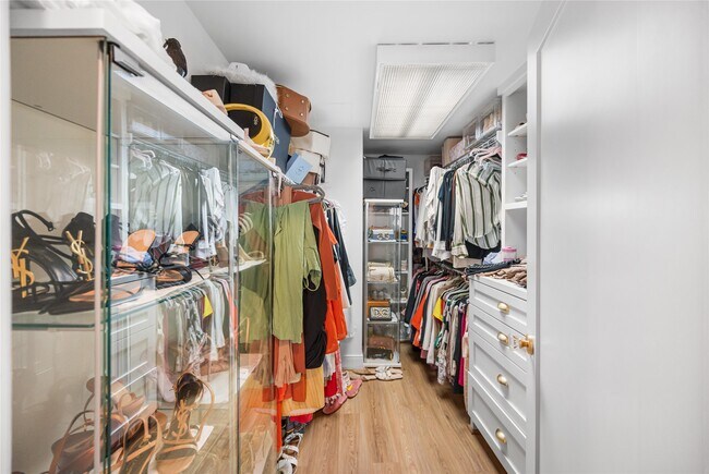 Building Photo - 14 Greenway Plz