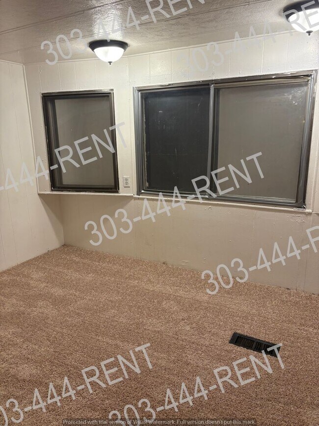 Building Photo - Move In Special $500.00 off next month rent  3 Bedroom Mobile Home in Thornton!