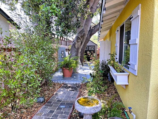 Building Photo - 225 Walnut St