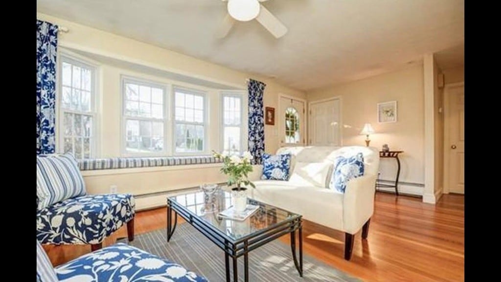 Living Room - 112 Salem St
