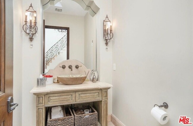 Building Photo - 331 Canon Dr