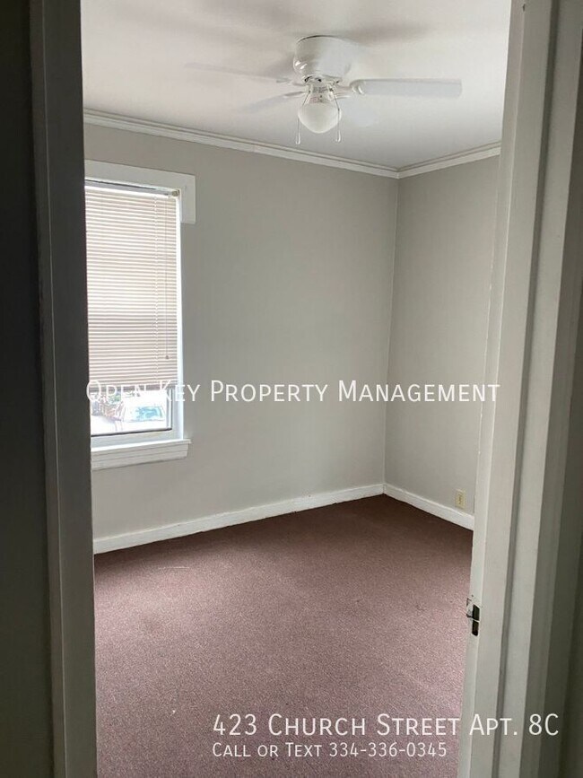 Building Photo - Personal and Cozy 2 Bed 1.5 Bathroom Apart...