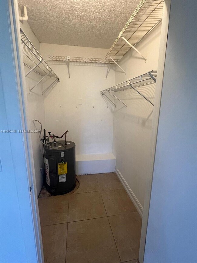 Building Photo - 8333 Lake Dr