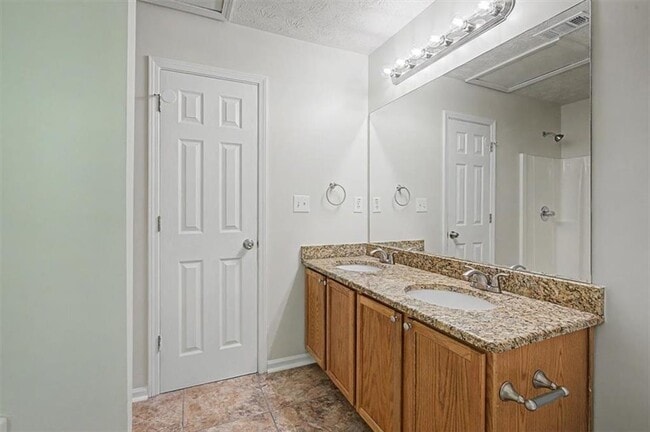 Building Photo - 488 Barclay Ct