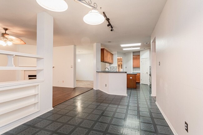 Building Photo - 1235 Blackthorn Dr