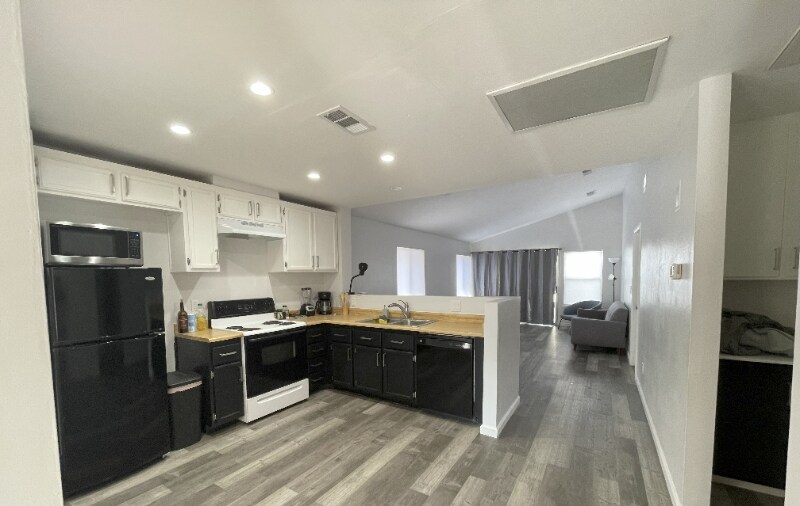 Building Photo - 7135 Shadow Crest Dr