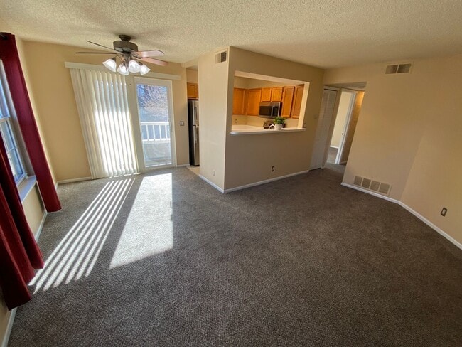 Building Photo - Lakewood Condo