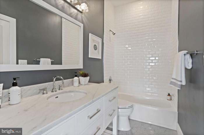 Building Photo - 1255 Penn St NE