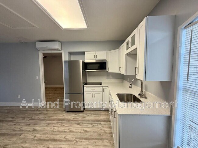 Building Photo - 205 Coconut Palm Way