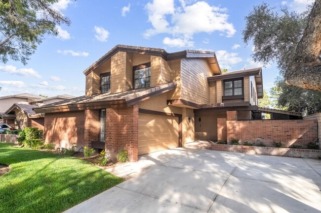 Building Photo - 968 Pinehurst Dr