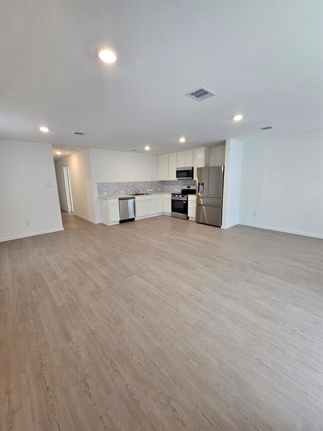 Building Photo - 393 Rd 590106