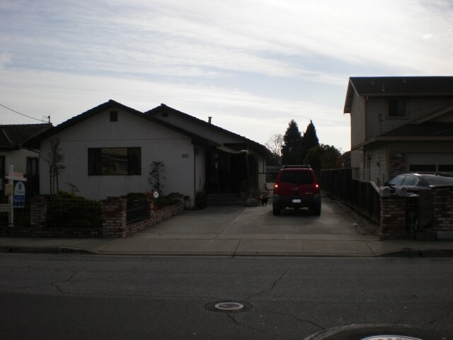 Building Photo - 642-650 Folsom Ave