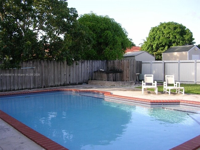 Building Photo - 14765 Kendale Lakes Blvd
