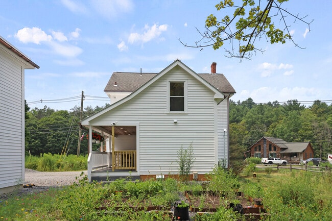 Building Photo - 3238 Main St