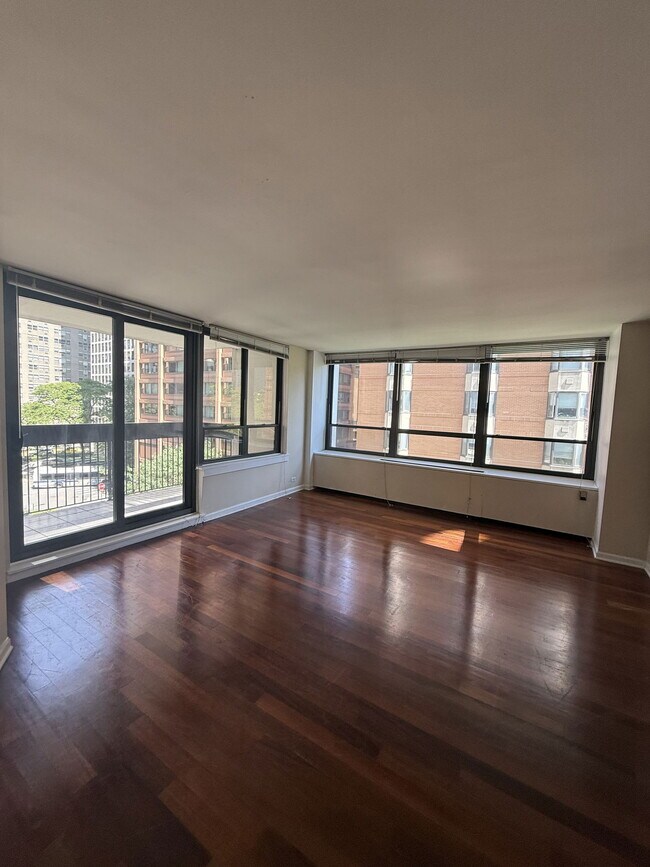 Building Photo - 222 E Pearson St