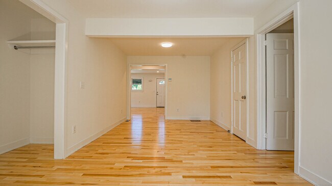 Building Photo - 25 Oakleaf Dr