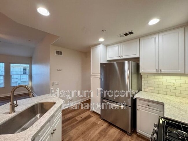 Building Photo - 41685 Woodridge Ave