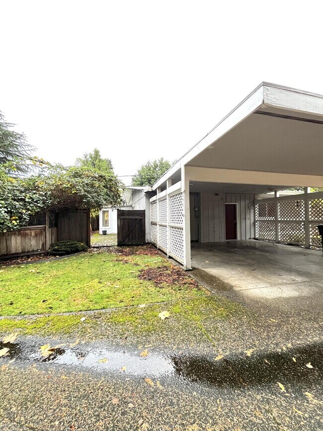 Building Photo - Secluded Puyallup Home with Full 2-Bedroom ADU and Panoramic City Views