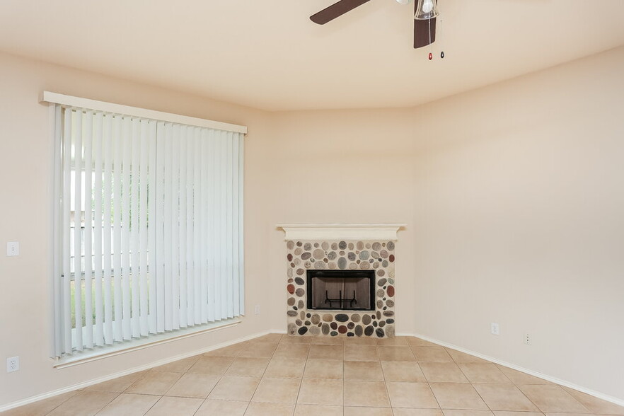 Building Photo - 10849 Braemoor Dr