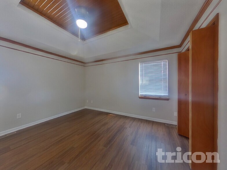 Building Photo - 1304 Circle