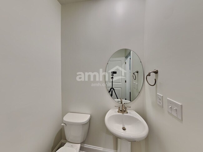 Building Photo - 616 Rivermist Dr