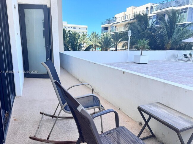 Building Photo - 2201 S Ocean Dr