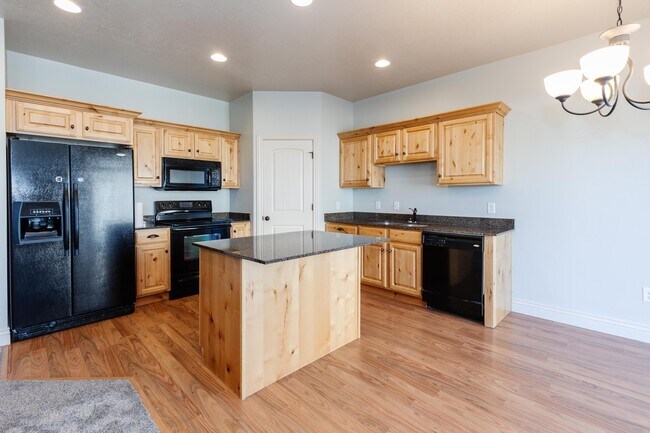 Kitchen - 693 N 240 E
