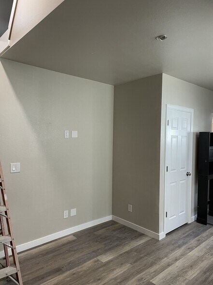 Living Area - 3824 W Bismark Dr