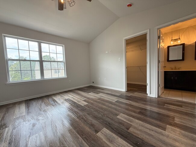 Building Photo - 107 Stoneshire Dr