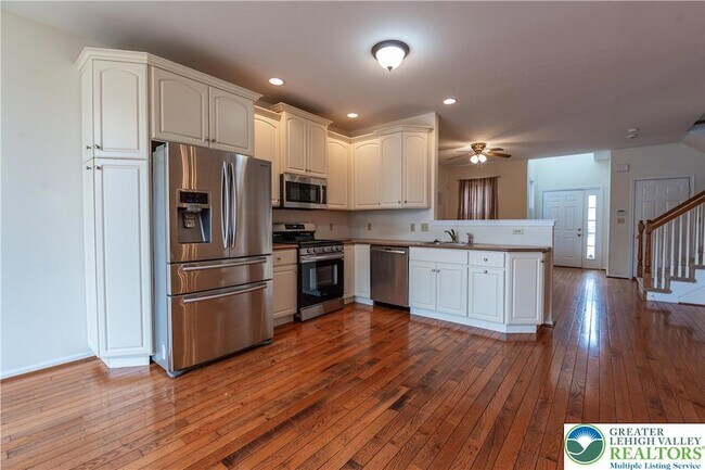 Building Photo - 5811 Fresh Meadow Dr