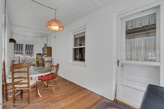 Building Photo - 683 Main Ave