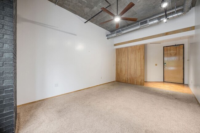 Building Photo - 505 Bastrop St