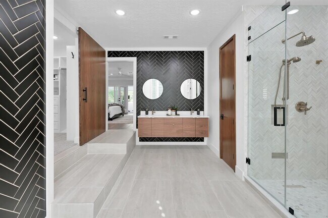 Building Photo - 35 Fernglen Dr