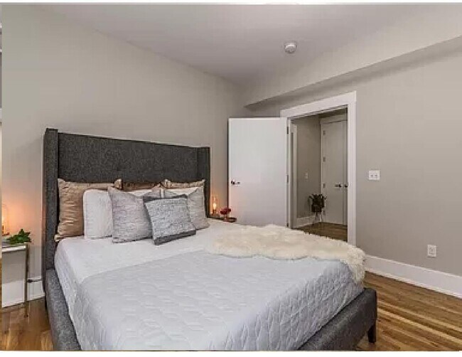 Building Photo - 1407 Vine St