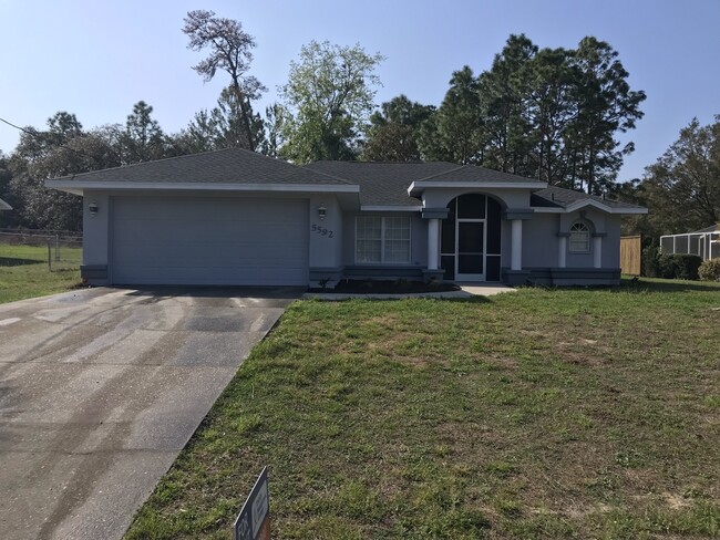 Building Photo - 5592 W Woodside Dr