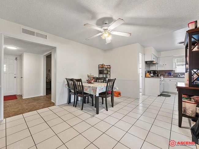Building Photo - Pet-Friendly 3 Bed, 2 Bath Near Bakersfiel...