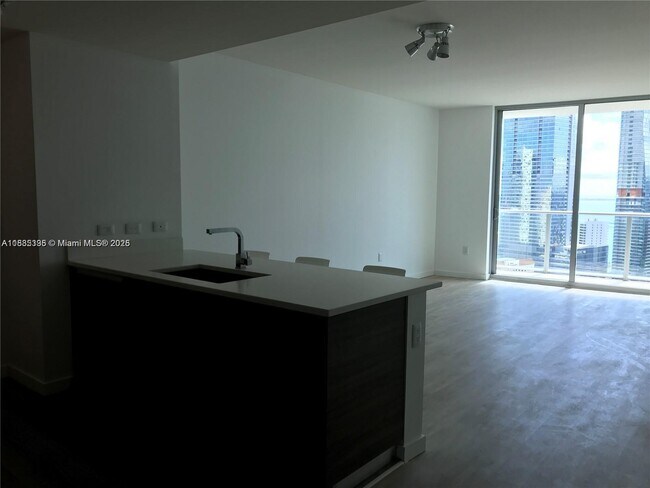 Building Photo - 1100S S Miami Ave