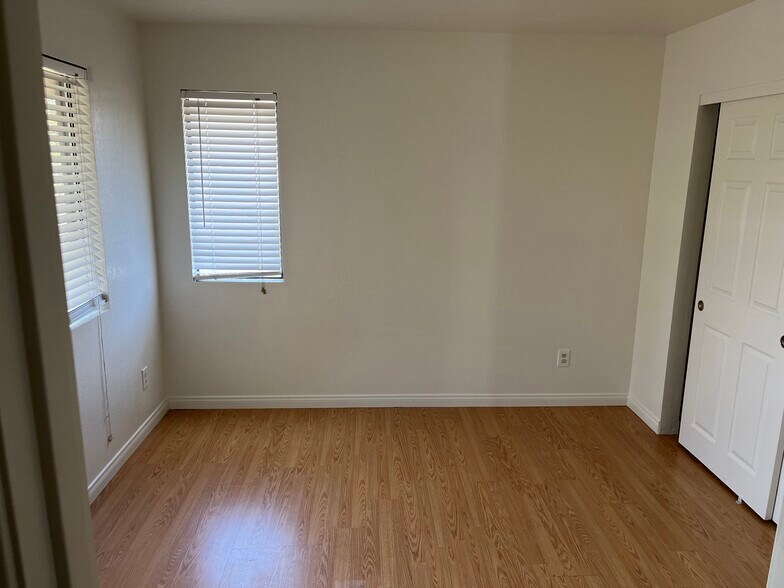 Building Photo - 177 Village Circle Dr