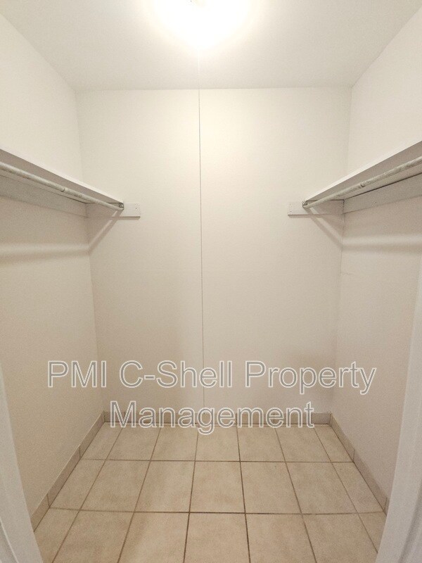 Building Photo - 3409 Green Briar Cir