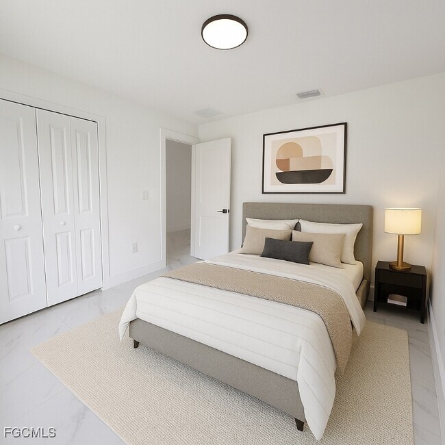 Building Photo - 668 Chemstrand St E