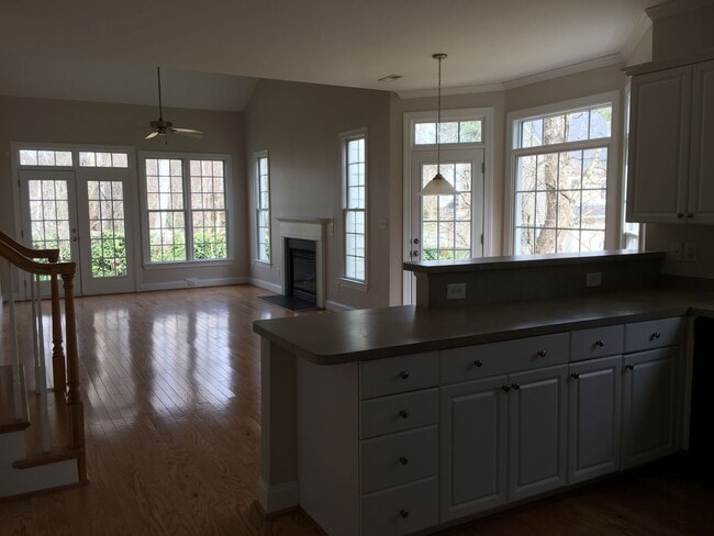 Building Photo - 3be/3ba Townhouse Near The Forest At Duke