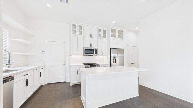 Building Photo - 6734 Lozier St