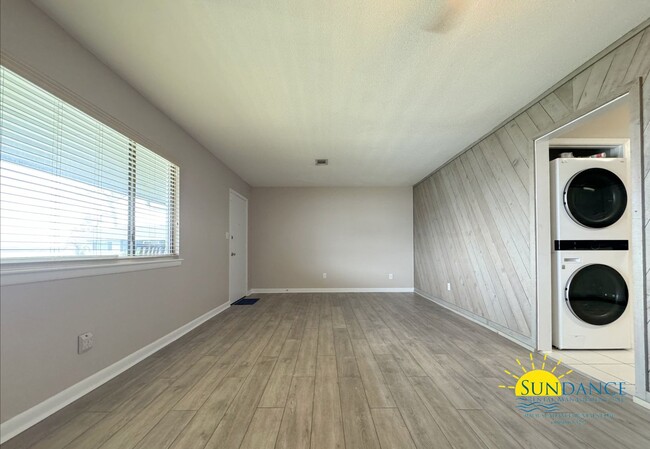 Building Photo - Renovated Waterfront Condo in Fort Walton ...