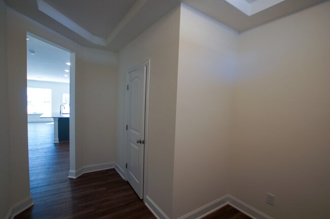 Building Photo - 206 Oakchest Ct