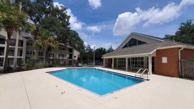 Building Photo - FOR RENT 1 bed 1 bath upper floor with bal...