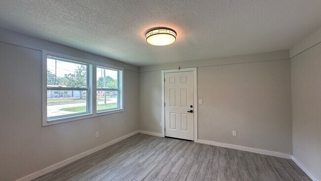 Building Photo - 517 San Juan Blvd