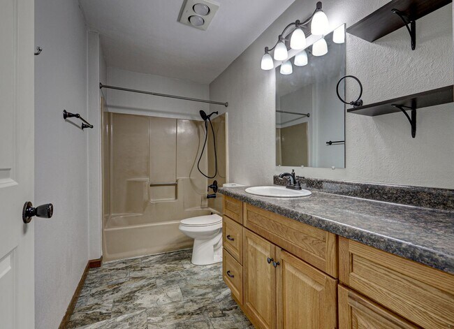 Building Photo - 2273 Country Ln