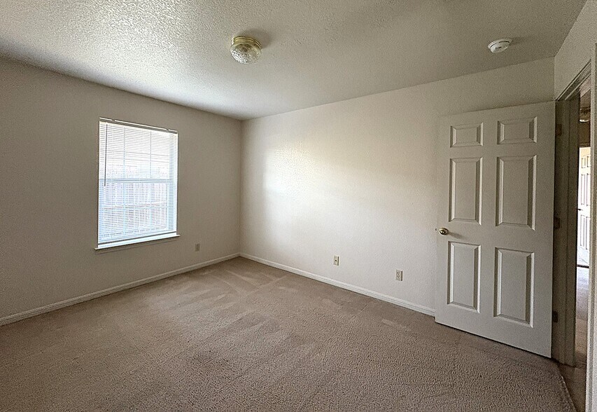 Building Photo - 2703 Vernice Loop