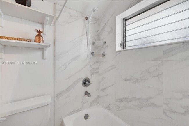 Building Photo - 325 Ocean Dr